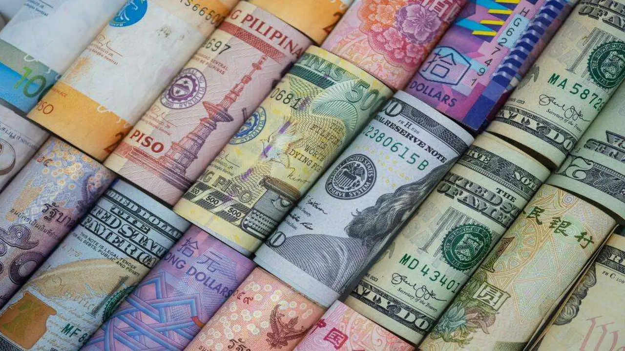 تحديثات الصرف.. تذبذب أسعار العملات الأجنبية مقابل الجنيه المصري في تعاملات الجمعة 20 فبراير